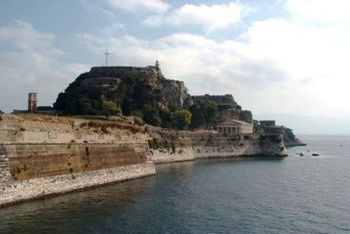 Vista dell'antica fortezza nella città di Corfù