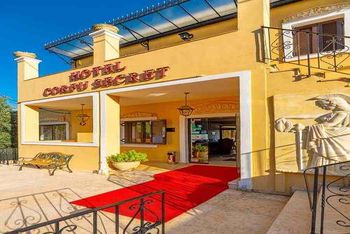 L'ingresso dell'hotel