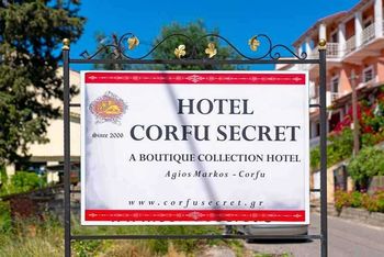 Siete di fronte al Corfu Secret Hotel