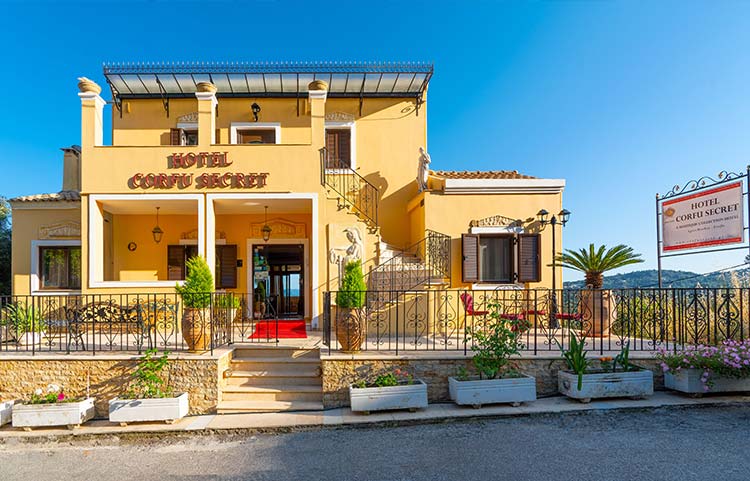 Alberghi di Corfù - L’edificio